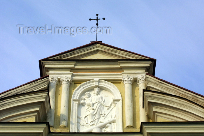 lithuania61: Lithuania - Vilnius: Sts. Peter & Paul's Church - the Virgin on the pediment - photo by A.Dnieprowsky - (c) Travel-Images.com - Stock Photography agency - Image Bank