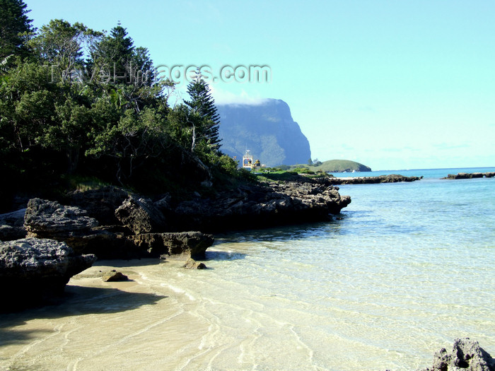 lord-howe5: Lord Howe island: looking south - ship at the wharf - photo by R.Eime - (c) Travel-Images.com - Stock Photography agency - Image Bank