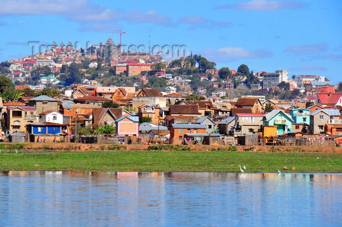 madagascar366: Antananarivo / Tananarive / Tana - Analamanga region, Madagascar: Lac Masay, shanty town and palaces on Iarivo hill - Rocade du Marais Masay - photo by M.Torres - (c) Travel-Images.com - Stock Photography agency - Image Bank