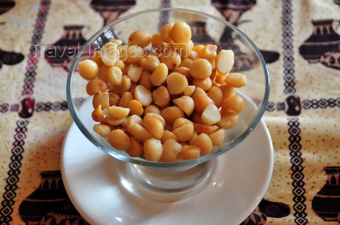 malawi120: Blantyre, Malawi: bowl with macadamia nuts - Malawi is one of the world's top producers of macadamia nuts - photo by M.Torres - (c) Travel-Images.com - Stock Photography agency - Image Bank