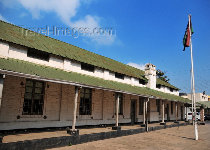 malawi122: Blantyre, Malawi: Old Boma - the original town hall and the first administrative building in Malawi - National Monument - corner Haile Sellassie Road, Victoria Avenue - photo by M.Torres - (c) Travel-Images.com - Stock Photography agency - Image Bank