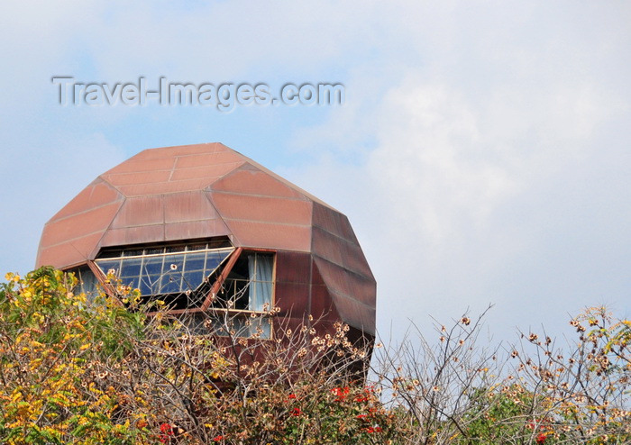 malawi123: Blantyre, Malawi: football-shaped house on Chileka road, designed by architect Jan Sonkie - photo by M.Torres - (c) Travel-Images.com - Stock Photography agency - Image Bank
