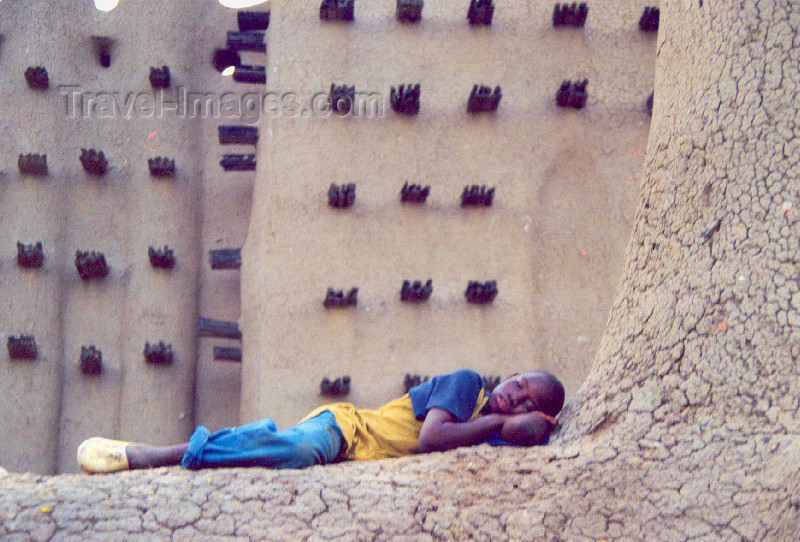 mali33: Djenné, Mopti Region, Mali: boy sleeping at the mosque - mud architecture - photo by N.Cabana - (c) Travel-Images.com - Stock Photography agency - Image Bank