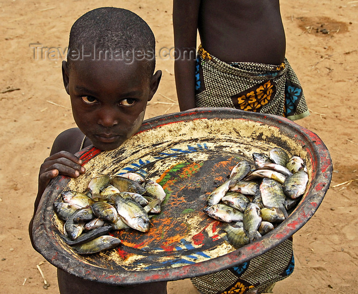 mali55: Djenné cercle, Mopti Region, Mali: boy selling river fish in village near Djenne - photo by J.Pemberton - (c) Travel-Images.com - Stock Photography agency - Image Bank