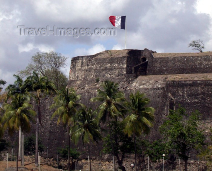 martinique3: Antilles - Caribbean - Martinique / Martinica: Fort de France / FDF: le tricoleur over the fort (photographer: R.Ziff) - (c) Travel-Images.com - Stock Photography agency - the Global Image Bank