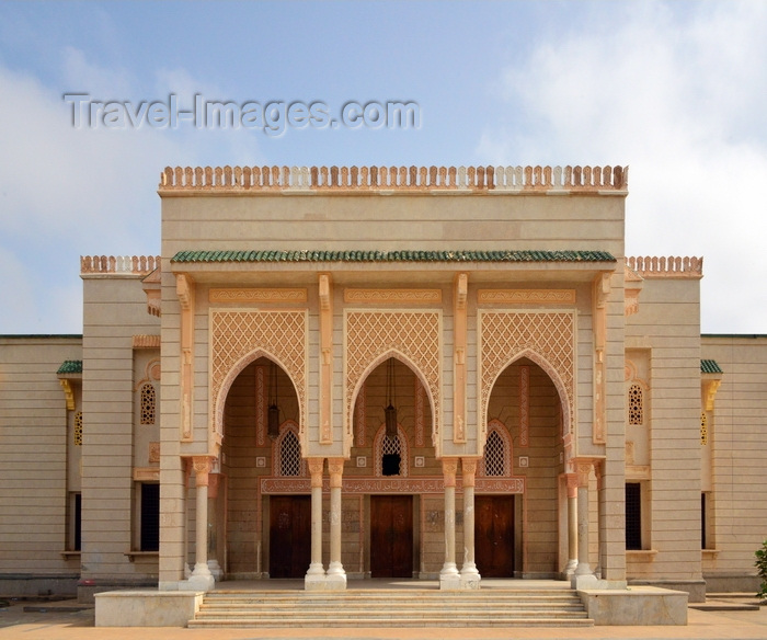 mauritania1: Nouakchott, Mauritania: imposing entrance portico with ogival arches and crenelation - the Saudi Mosque aka Grand Mosque - King Faisal avenue and Mamadou Konate street - la Mosquée Saoudienne - photo by M.Torres - (c) Travel-Images.com - Stock Photography agency - Image Bank
