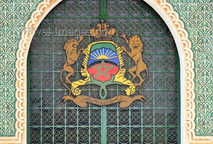 mauritania16: Nouakchott, Mauritania: Moroccan Mosque - ornate entrance bearing the coat of arms of the Kingdom of Morocco over a wrought iron gate - arch and tiles - architecture inspired in the Koutoubia in Marrakesh - Mosquée Marocaine - photo by M.Torres - (c) Travel-Images.com - Stock Photography agency - Image Bank