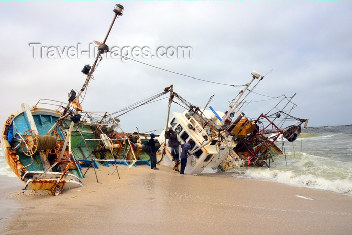 mauritania29: Nouakchott, Mauritania: people look at a fishing trawler stranded on the beach of the fishing harbor - Eishou Maru II tilted 45º and half covered in sand - Port de Peche - photo by M.Torres - (c) Travel-Images.com - Stock Photography agency - Image Bank