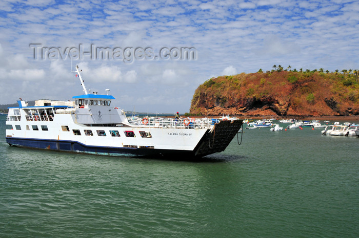 mayotte32: Mamoudzou, Grande-Terre / Mahore, Mayotte: the ferry arrived - 'barge' Salama Djema IV - Pointe Mahabou in the background - photo by M.Torres - (c) Travel-Images.com - Stock Photography agency - Image Bank