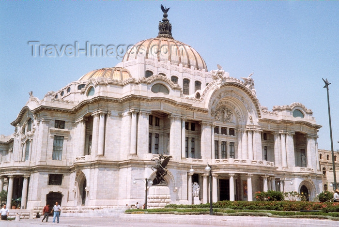 mexico6: Mexico City: Palace of Fine Arts (theather and opera) - architects: Adamo Boari and Federico Mariscal / Palacio de Bellas Artes - photo by M.Torres - (c) Travel-Images.com - Stock Photography agency - Image Bank