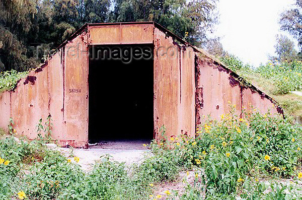 midway3: Midway Atoll: Remnants of World War II - storage bunker - photo by G.Frysinger - (c) Travel-Images.com - Stock Photography agency - Image Bank