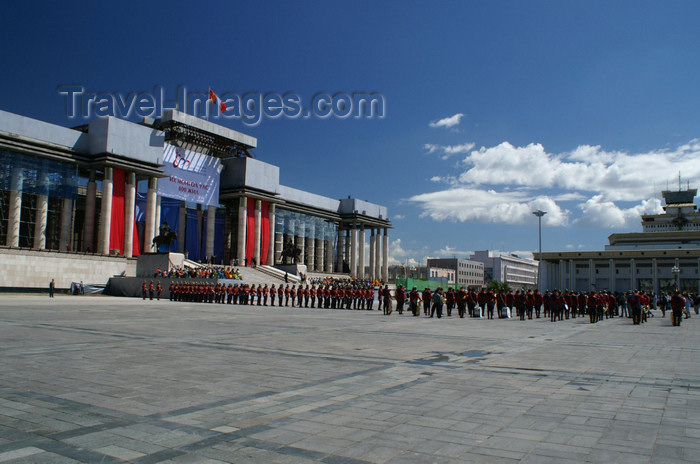 mongolia98: Ulan Bator / Ulaanbaatar, Mongolia: in front of the Parliament building, Suhbaatar square - photo by A.Ferrari - (c) Travel-Images.com - Stock Photography agency - Image Bank
