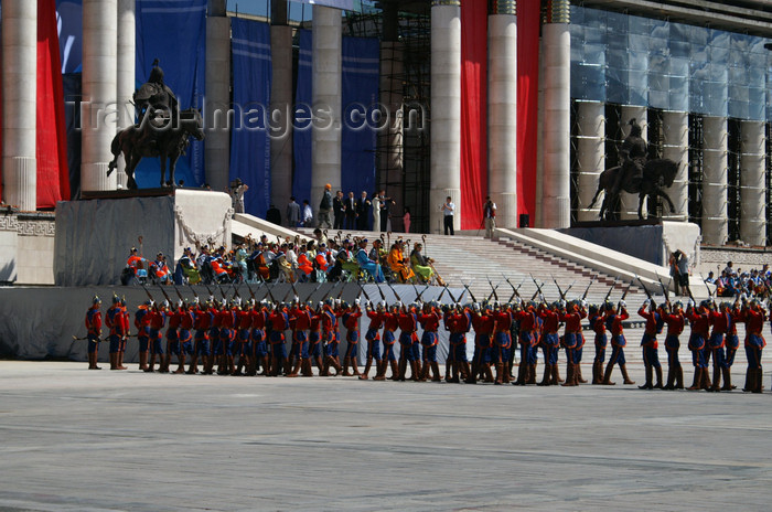 mongolia99: Ulan Bator / Ulaanbaatar, Mongolia: soldiers and musicians - stairs of the Parliament building, Suhbaatar square - photo by A.Ferrari - (c) Travel-Images.com - Stock Photography agency - Image Bank