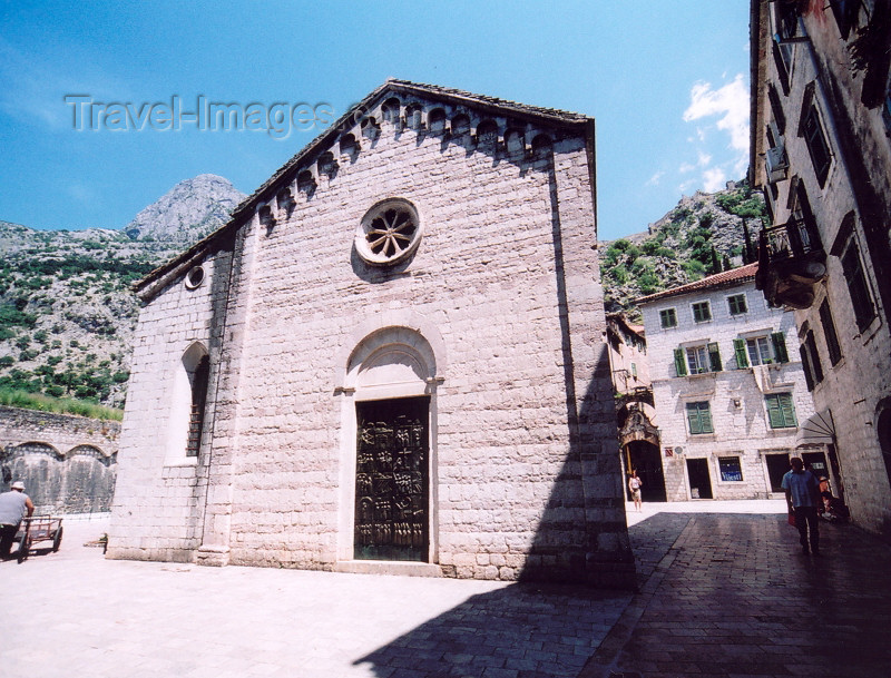 montenegro168: Montenegro - Crna Gora - Kotor: chapel - photo by M.Torres - (c) Travel-Images.com - Stock Photography agency - Image Bank