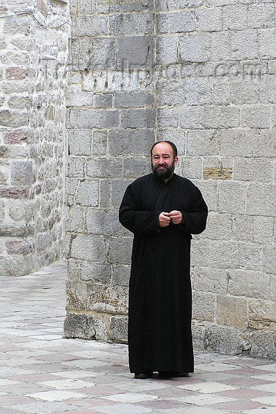 montenegro38: Montenegro - Crna Gora  - Kotor: black clad Orthodox priest - photo by J.Kaman - (c) Travel-Images.com - Stock Photography agency - Image Bank