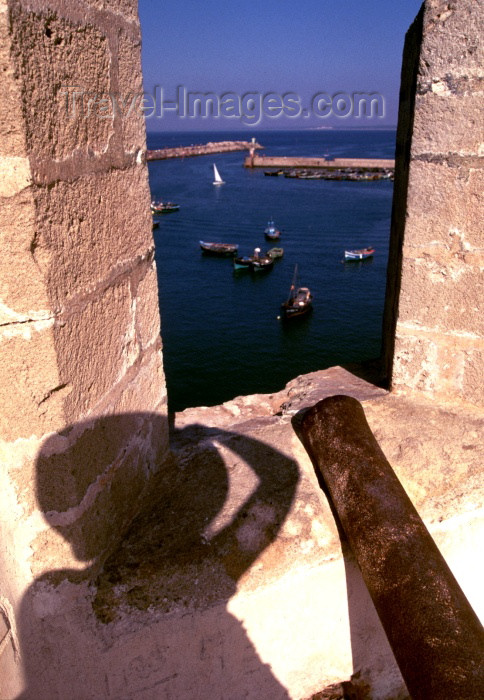 moroc145: Morocco / Maroc - Mazagão / El Djadida: Portuguese castle - shadow and view over the harbour - Unesco word heritage site - photo by F.Rigaud - (c) Travel-Images.com - Stock Photography agency - Image Bank