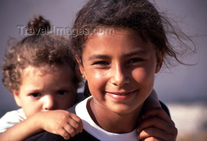 moroc147: Morocco / Maroc - Mazagão / El Djadida: girls / raparigas - photo by F.Rigaud - (c) Travel-Images.com - Stock Photography agency - Image Bank
