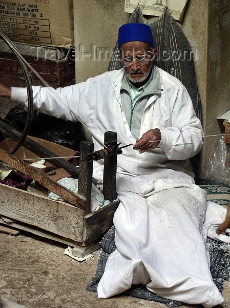 moroc160: Morocco / Maroc - Fez: old craftsman with a spinning wheel - photo by J.Kaman - (c) Travel-Images.com - Stock Photography agency - Image Bank