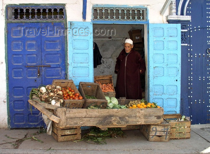 moroc230: Morocco / Maroc - Rabat: shop - fruit and vegetables - photo by J.Kaman - (c) Travel-Images.com - Stock Photography agency - Image Bank