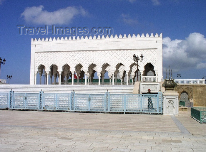 moroc239: Morocco / Maroc - Rabat: mausoleum of Mohammed V - colunade - photo by J.Kaman - (c) Travel-Images.com - Stock Photography agency - Image Bank