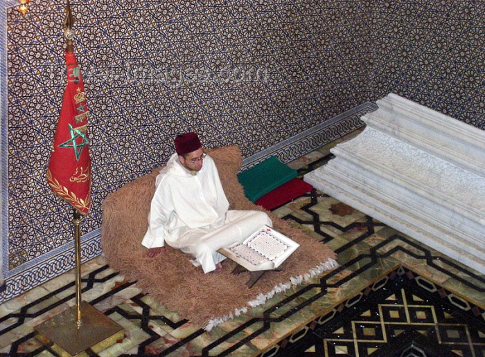 moroc242: Morocco / Maroc - Rabat: mausoleum of Mohammed V - praying with the Koran - photo by J.Kaman - (c) Travel-Images.com - Stock Photography agency - Image Bank