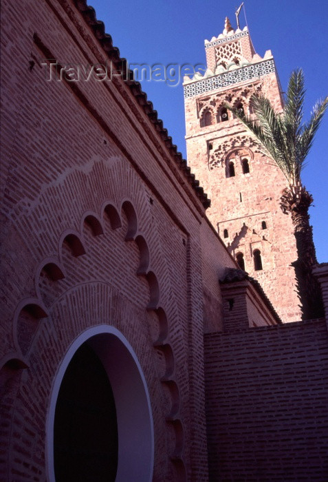 moroc66: Morocco / Maroc - Marrakesh / Marrakech: La Koutoubia mosque and minaret - built under Almohad Caliph Yaqub al-Mansur - Medina of Marrakech - UNESCO World Heritage Site - photo by F.Rigaud - (c) Travel-Images.com - Stock Photography agency - Image Bank