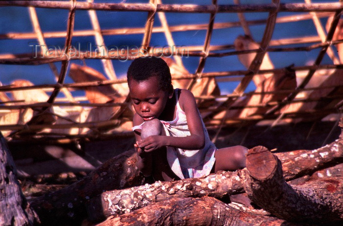 mozambique63: Ilha de Moçambique / Mozambique island: boy on a pile of wood - rapaz numa pilha de lenha - photo by F.Rigaud - (c) Travel-Images.com - Stock Photography agency - Image Bank