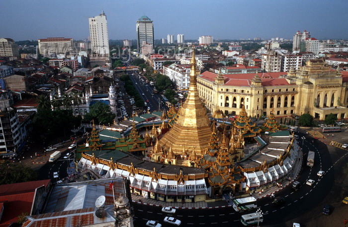 myanmar16: Myanmar - Yangon: Sule Pagoda, located on a roundabout in downtown Yangon, formerly an island on the Hlaing River - seen from above - photo by W.Allgöwer - Im Zentrum von Yangon steht mitten im Kreisverkehr die Sule-Pagode. Diese Pagode ist ein Alltagstem - (c) Travel-Images.com - Stock Photography agency - Image Bank