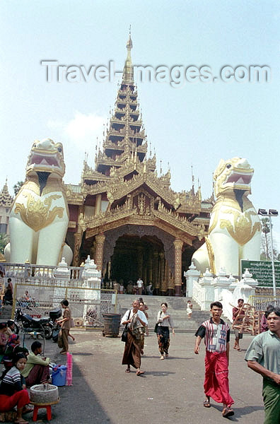 myanmar176: Myanmar / Burma - Yangon / Rangoon: lions in front of Shwedagon pagoda (photo by J.Kaman) - (c) Travel-Images.com - Stock Photography agency - Image Bank