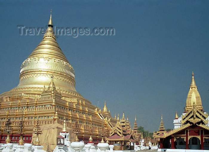 myanmar35: Myanmar / Burma - Bagan, Nyaung U (Mandalay division): Shwezigon pagoda - the pagoda is believed to enshrine a bone and tooth of Gautama Buddha - stupa - zedi (photo by J.Kaman) - (c) Travel-Images.com - Stock Photography agency - Image Bank