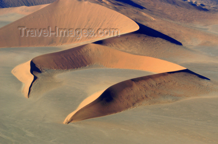 namibia105: Namibia: Aerial View of Horseshoe shaped sand dune, Sossusvlei, Hardap region - photo by B.Cain - (c) Travel-Images.com - Stock Photography agency - Image Bank