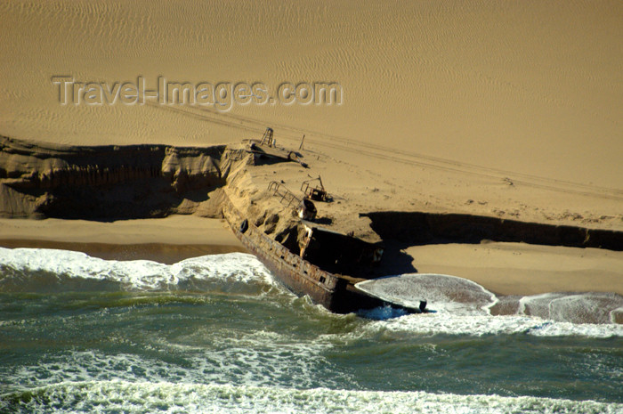 namibia112: Namibia: Aerial view of Skeleton Coast with shipwreck, Kunene region - photo by B.Cain - (c) Travel-Images.com - Stock Photography agency - Image Bank