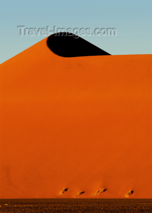 namibia118: Namib Desert - Sossusvlei, Hardap region, Namibia, Africa: Apricot colored Dune # 45 at Sunrise, star dune - 5 million year old sand - photo by B.Cain - (c) Travel-Images.com - Stock Photography agency - Image Bank