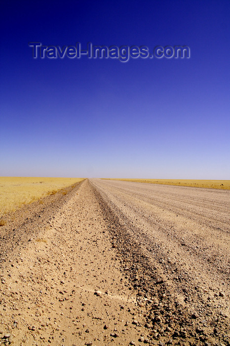 namibia216: Erongo region, Namibia: country road - soul reaching tranquility - no life at all - photo by Sandia - (c) Travel-Images.com - Stock Photography agency - Image Bank