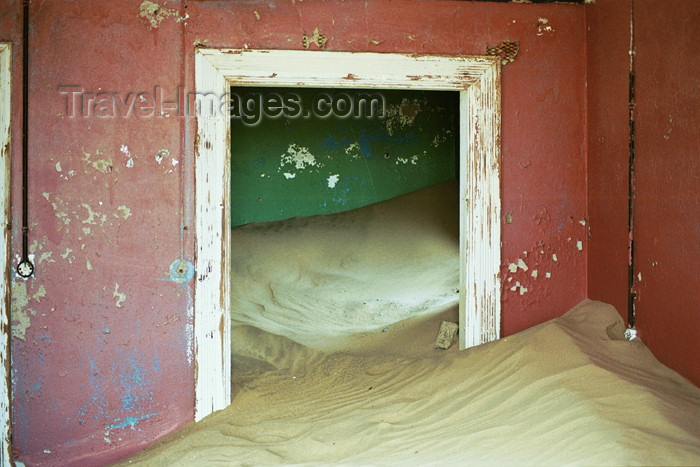 namibia70: Namibia - Kolmanskop: inside view of house invaded by sand - ghost town - photo by J.Stroh - (c) Travel-Images.com - Stock Photography agency - Image Bank