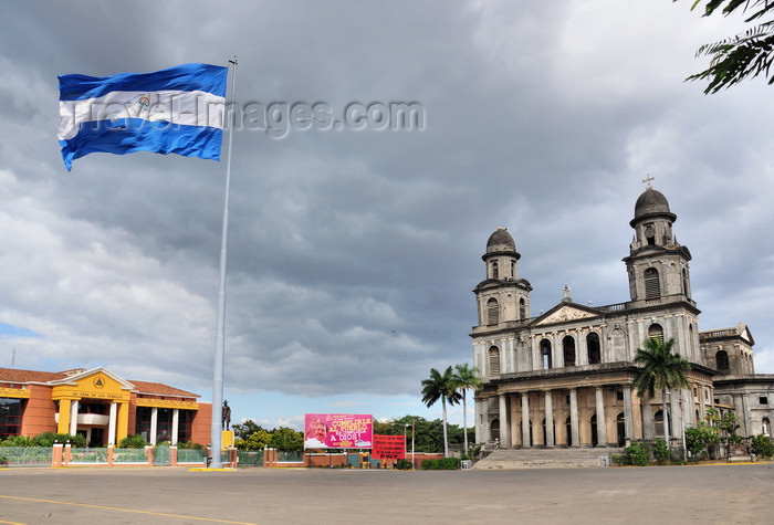 nicaragua36: Managua, Nicaragua: Plaza de la Revolución - flag, Old Cathedral and Presidential palace - photo by M.Torres - (c) Travel-Images.com - Stock Photography agency - Image Bank