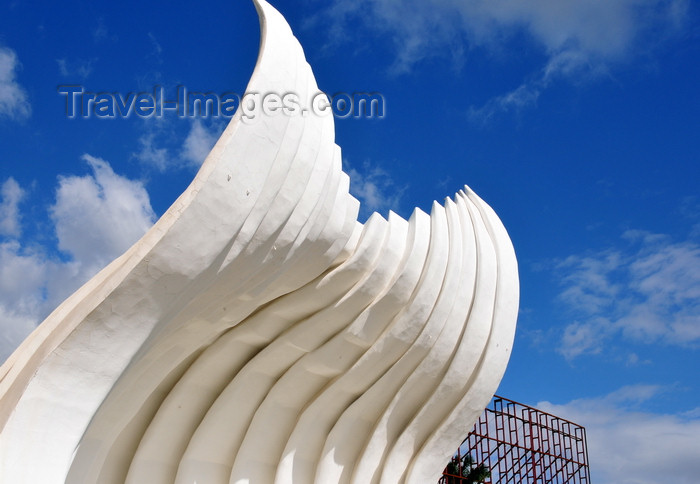 nicaragua46: Managua, Nicaragua: bandstand - acoustic shell - built by the mayor Herty Lewittes - Concha Acustica Taiwan - Plaza de la Fé Juan Pablo II - malécon - photo by M.Torres - (c) Travel-Images.com - Stock Photography agency - Image Bank