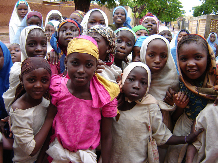 nigeria31: Nigeria - Daura - Katsina State: school girls - Hausa people - Daura emirate - photo by A.Obem - (c) Travel-Images.com - Stock Photography agency - Image Bank