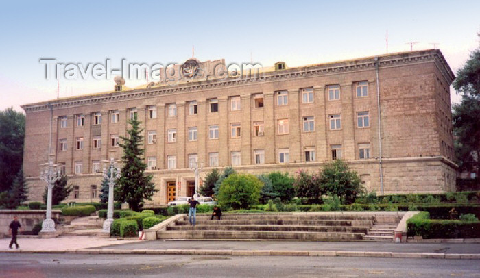 nk14: Nagorno Karabakh - Xankandi / Stepanakert: government building (photo by M.Torres) - (c) Travel-Images.com - Stock Photography agency - Image Bank