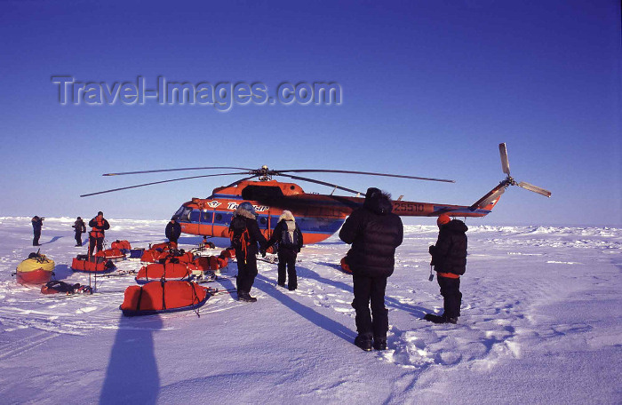 north-pole4: Arctic Ocean: MI-8 helicopter unloads equipment - Polar Expedition (photo by Eric Philips) - (c) Travel-Images.com - Stock Photography agency - Image Bank