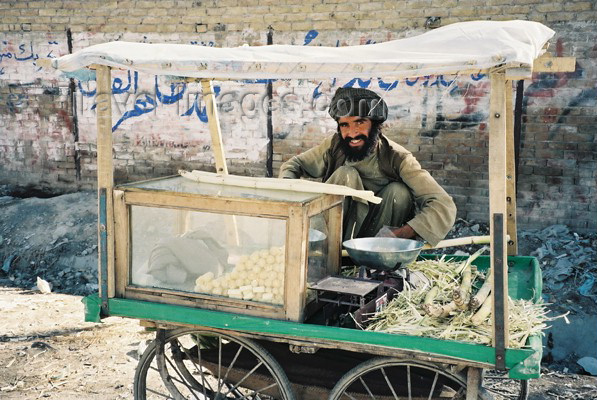 pakistan11: Pakistan - Quetta - Baluchistan: Afghani sugar-cane seller / Prodavaè cukrové tøtiny - pùvodem Afghánec - Kvéta - photo by J.Kaman - (c) Travel-Images.com - Stock Photography agency - Image Bank
