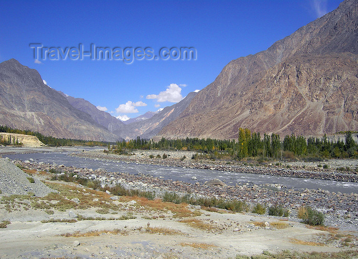 pakistan161: Hunza Valley - Northern Areas, Pakistan: following the Hunza River - Karakoram Highway - N35 - KKH - Hunza tour - photo by D.Steppuhn - (c) Travel-Images.com - Stock Photography agency - Image Bank