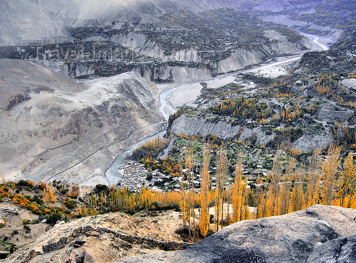 pakistan183: Karimabad / Baltit - Northern Areas / FANA, Pakistan: the village and the Hubza canyon - photo by D.Steppuhn - (c) Travel-Images.com - Stock Photography agency - Image Bank