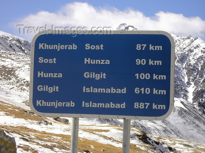 pakistan185: Khunjerab Pass, Hunza valley, Northern Areas / FANA - Pakistan-administered Kashmir: sign with road distances into Pakistan - KKH - photo by D.Steppuhn - (c) Travel-Images.com - Stock Photography agency - Image Bank