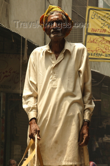 pakistan191: Lahore, Punjab, Pakistan: old man in the old city - photo by G.Koelman - (c) Travel-Images.com - Stock Photography agency - Image Bank