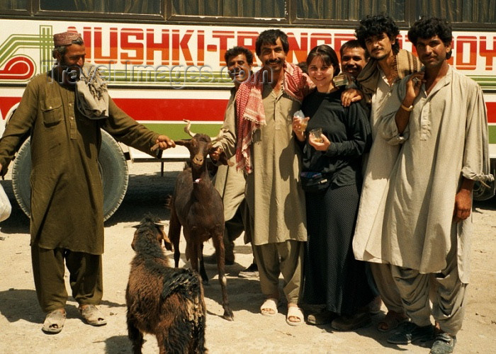 pakistan32: Pakistan - Mirjave - Baluchistan: Friends from Balutchistan - photo by J.Kaman - (c) Travel-Images.com - Stock Photography agency - Image Bank