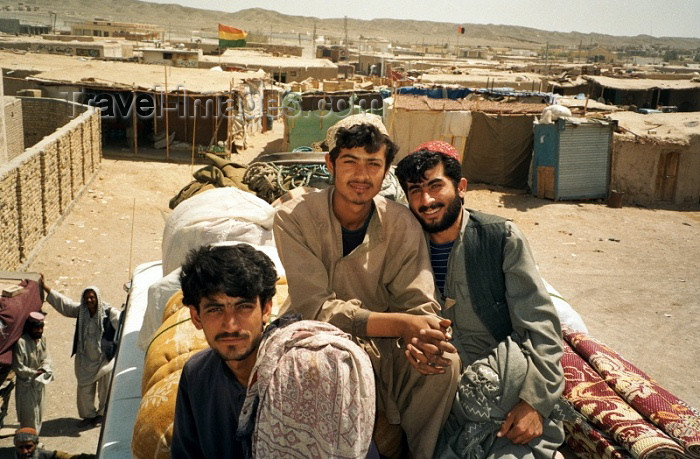 pakistan34: Pakistan - Mirjave - Baluchistan: on a truck - people from Balutchistan - photo by J.Kaman - (c) Travel-Images.com - Stock Photography agency - Image Bank