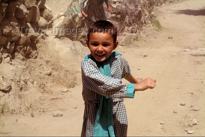 pakistan46: Pakistan - Karimabad / Baltit - Northern Areas province: little girl running - photo by A.Summers - (c) Travel-Images.com - Stock Photography agency - Image Bank