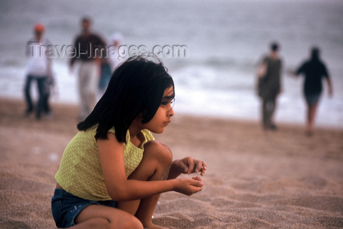 pakistan61: Karachi, Sindh, Pakistan: something catches the eye - s girl looking out towards the Arabian sea - photo by R.Zafar - (c) Travel-Images.com - Stock Photography agency - Image Bank