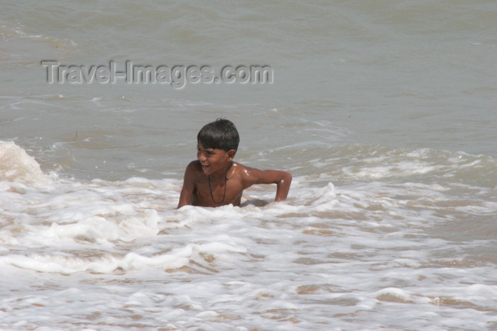 pakistan77: Karachi, Sindh, Pakistan: boy swimming in the Arabian sea at French Beach - photo by R.Zafar - (c) Travel-Images.com - Stock Photography agency - Image Bank